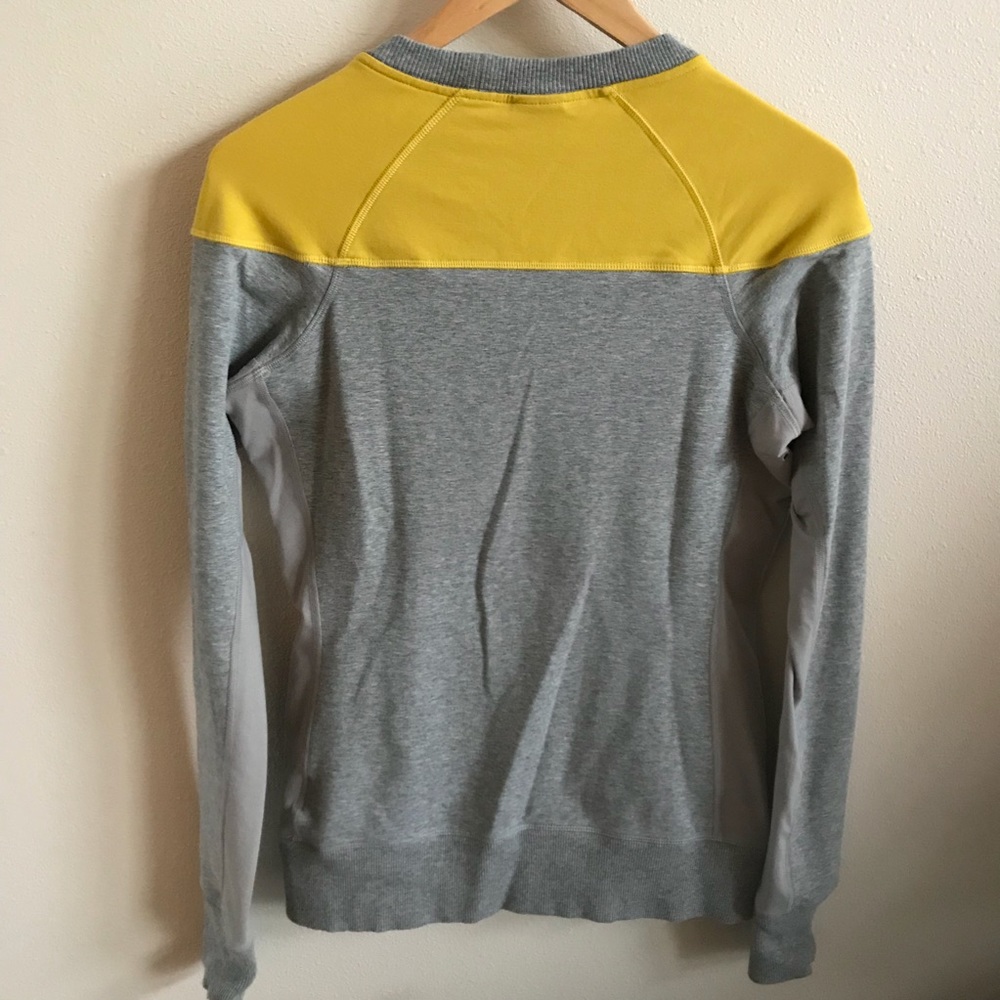 Sold Nike Dri-Fit Runner's Pullover Long Sleeve SM - Picture 6 of 8